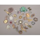 Thirty two vintage costume jewellery paste brooches including marcasite feather brooch etc.