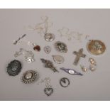 A tray of mainly silver jewellery oddments including niello brooch, agate heart pendant inlaid