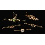 Five 15 carat gold gem set bar brooches. Including a peridot example with safety chain, 17.7 grams.