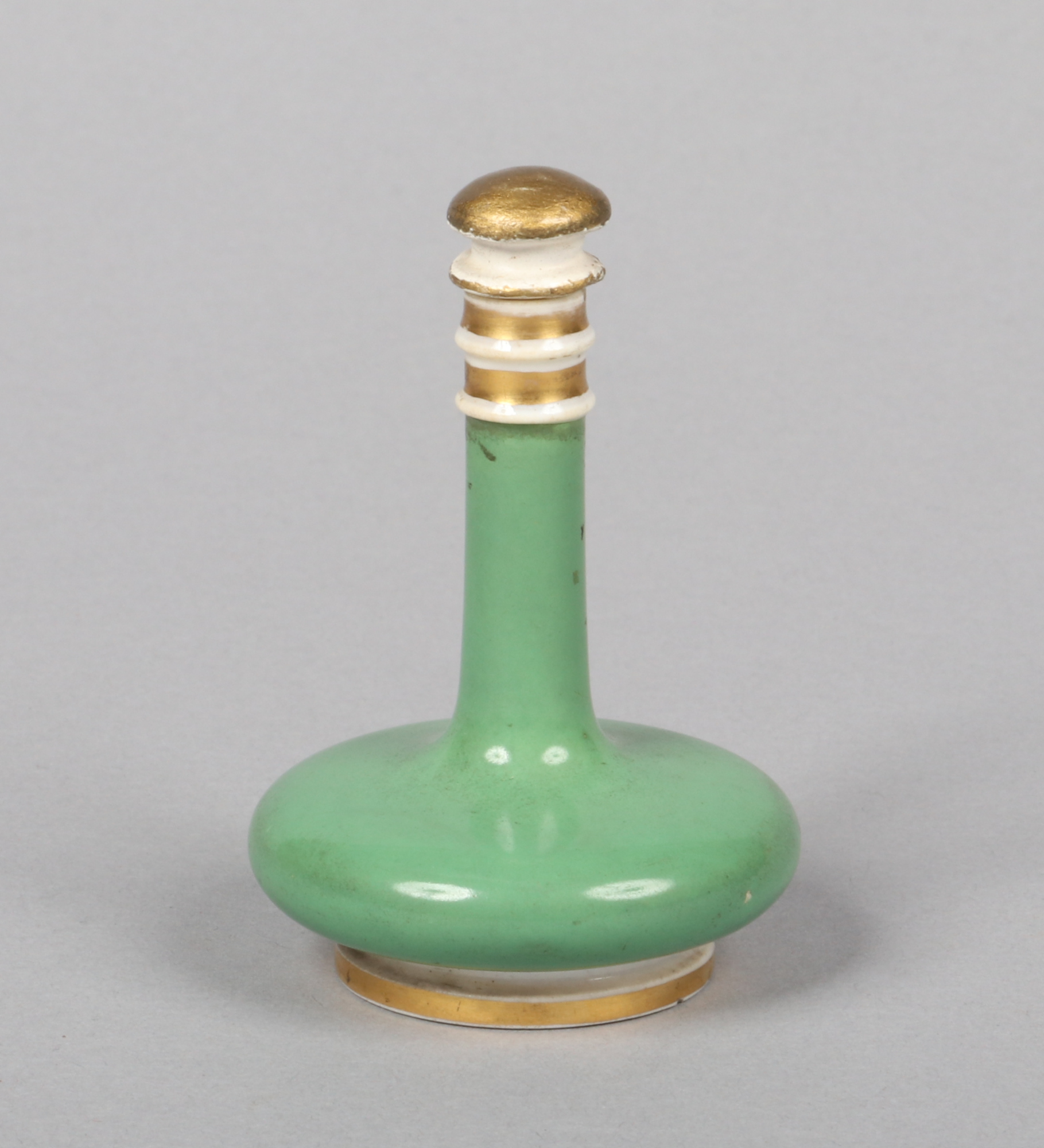 A miniature Rockingham scent bottle and stopper with compressed bun shaped body and cylindrical