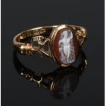 A 18 carat gold hardstone cameo ring. Set on split shoulders with an oval tablet depicting a maiden.