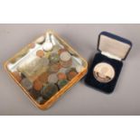 A tin of coins, to include cased John Pinches commemerative medal, British and foreign examples etc.