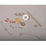 A tray of mainly silver jewellery including enameled Danish silver flower brooch (AF), silver poetry