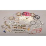 A tray of mixed costume jewellery including tigers eye bracelet, filigree bracelet, Art Deco white