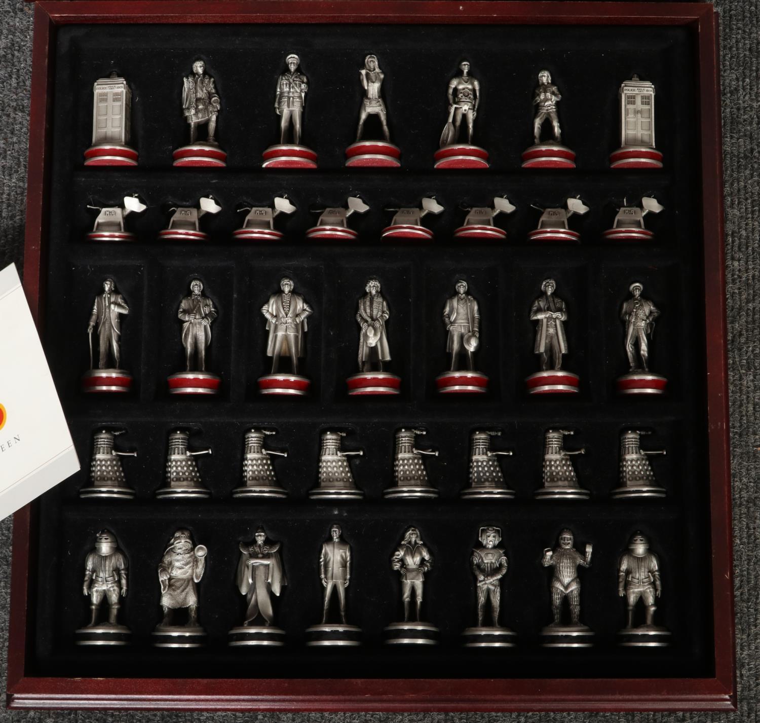 A Danbury Mint pewter Dr Who chess set in original box & chess board very good condition - Image 2 of 2