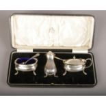 A cased silver cruet set, assayed London 1931 by Edward Barnard & Sons Ltd. 178g