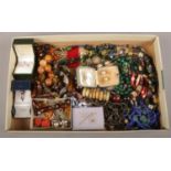 A tray of assorted costume jewellery including malachite beads, cased Lotus pearl ear studs, dress