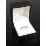 A 9 ct white gold ring (size M)