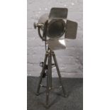 Tripod floor lamp