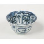 A Chinese blue and white kraak porcelain teabowl with everted rim. Painted in underglaze blue with a