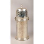 A large silver shaker assayed Birmingham 1927, by Eldona Manufacturing Co Ltd. 181g. (Height