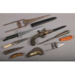 A collectable of knifes/blades to include pen knifes, daggers etc.