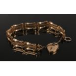 A 9ct gold gate bracelet with heart shaped clasp (7.53g).