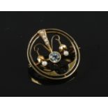 An Edwardian 15ct gold, seed pearl and aquamarine garland brooch of circular form, 23mm diameter.