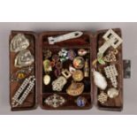 A leather case with contents of vintage jewellery, to include shell pendant, paste set brooch,