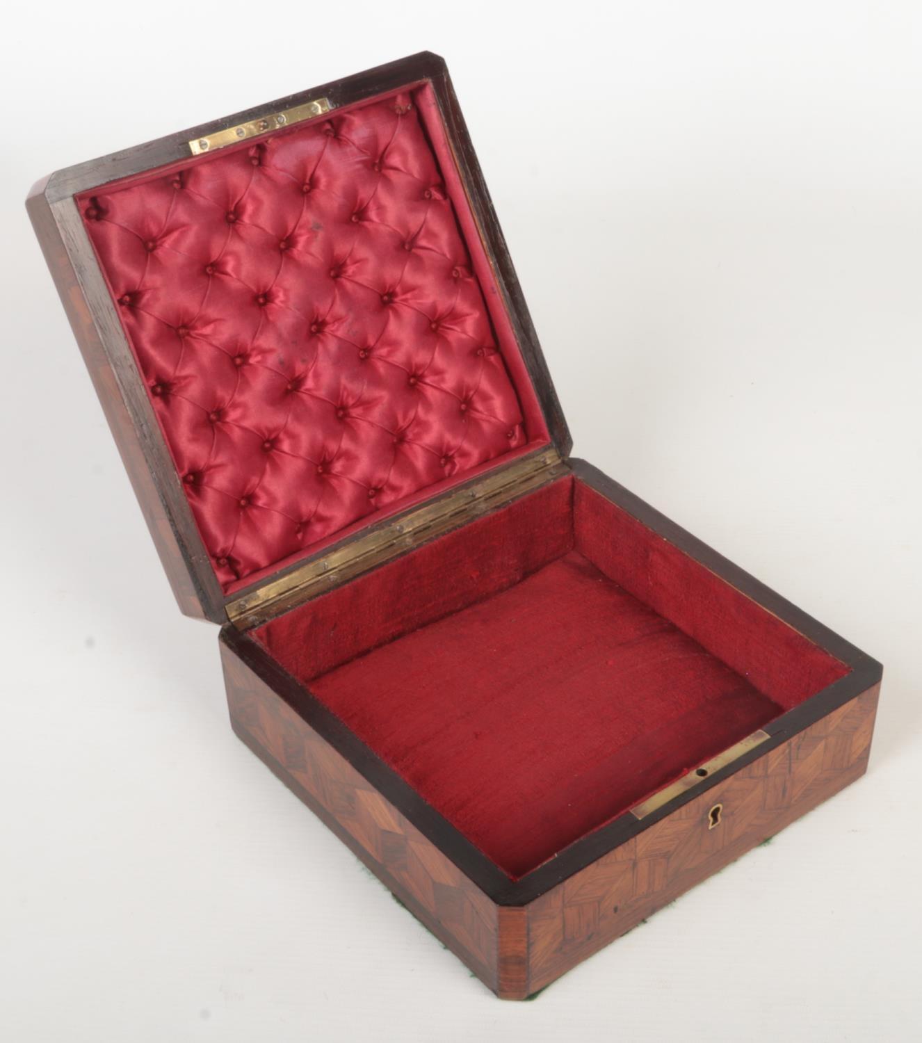 A 19th century French kingwood parquetry jewellery casket with cushioned silk interior. Inlaid to - Image 2 of 2