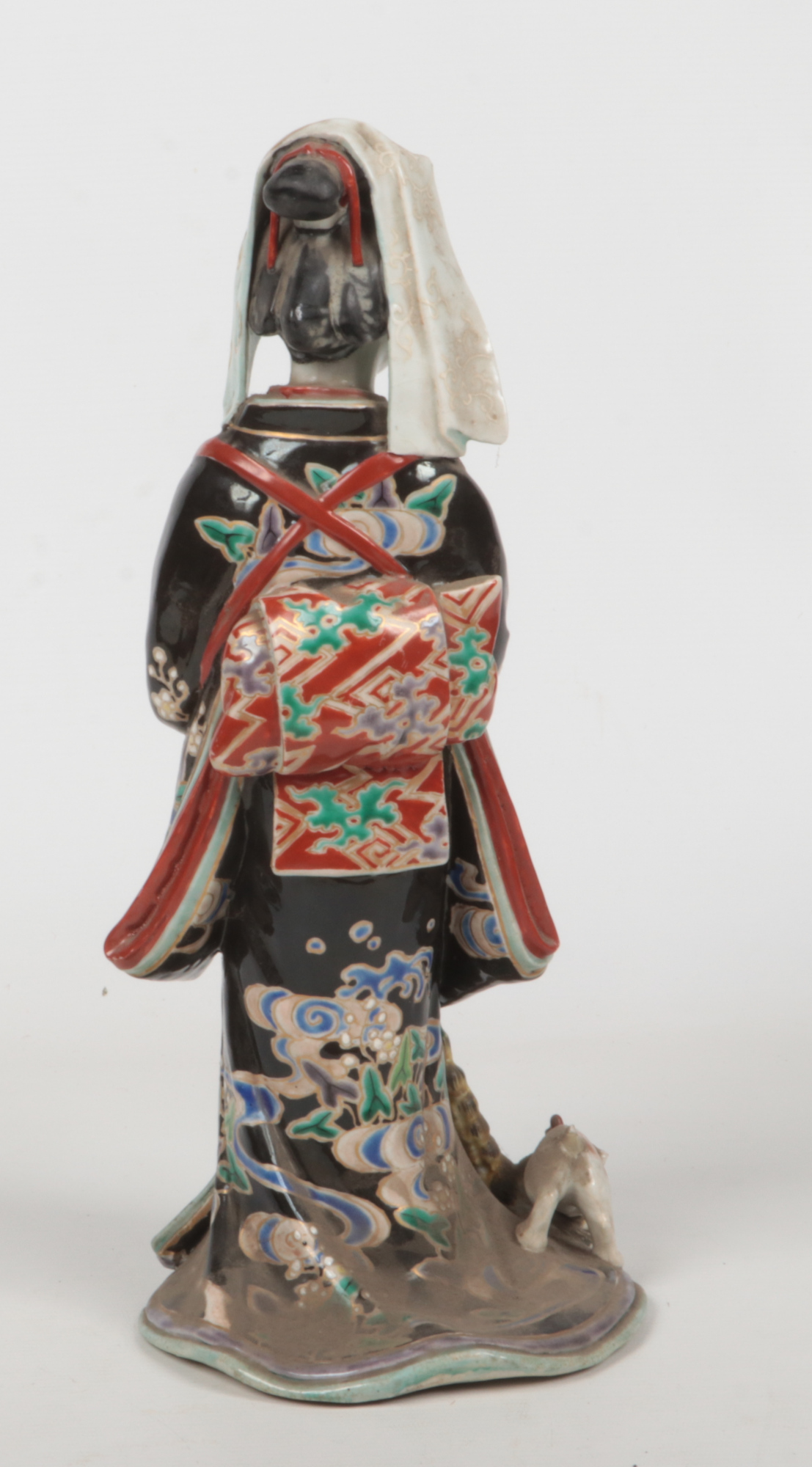 A Japanese Meiji period Kutani figure. Decorated in coloured glazes and formed as a maiden with a - Image 3 of 5
