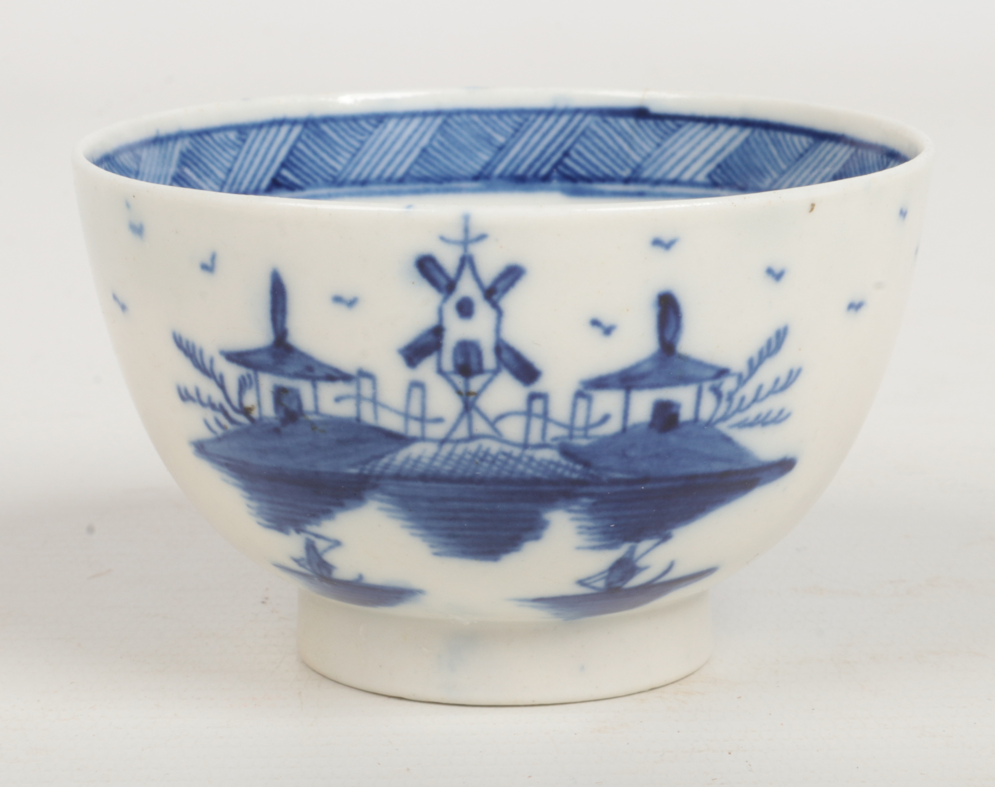 a Caughley teabowl and saucer. Painted in underglaze blue with the Bridge and Windmill pattern c. - Image 5 of 6