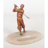 An Art Deco gilt spelter and onyx dish. Surmounted with a figure of a golfer in mid swing, 19cm.