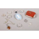 A collection of silver jewellery, to include brooches, rings, amber pendant on chain etc.