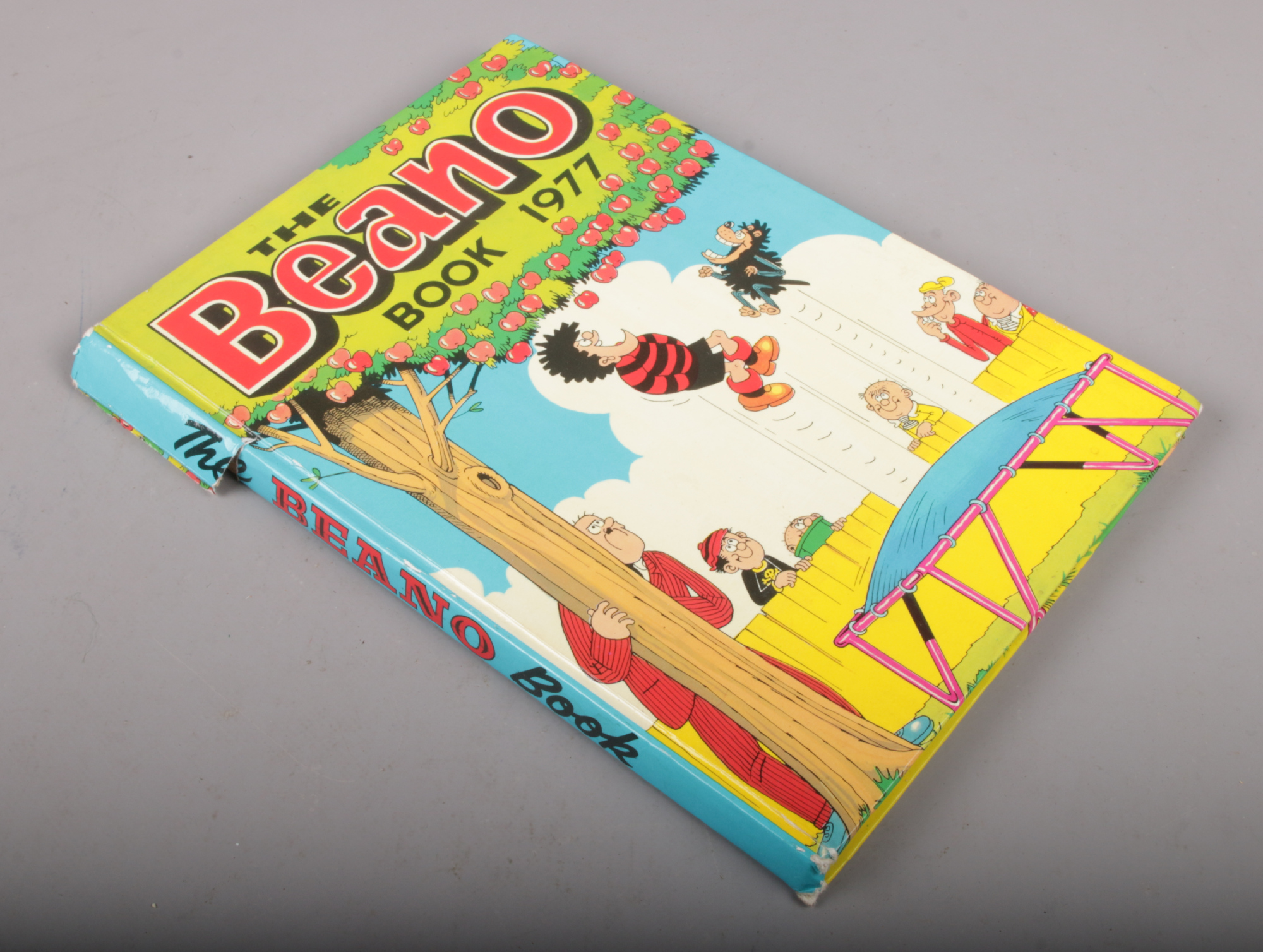 A collection of Annuals, Dandy, Beano, TV21 examples 1968, 1977 1986 editions - Image 3 of 3