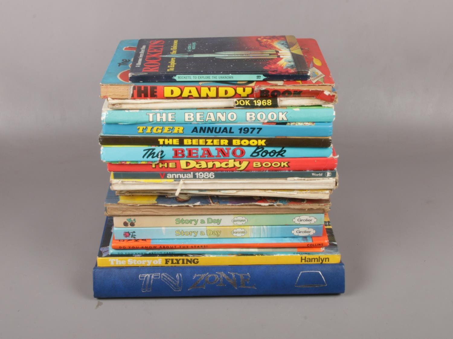 A collection of Annuals, Dandy, Beano, TV21 examples 1968, 1977 1986 editions