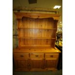 Pine dresser