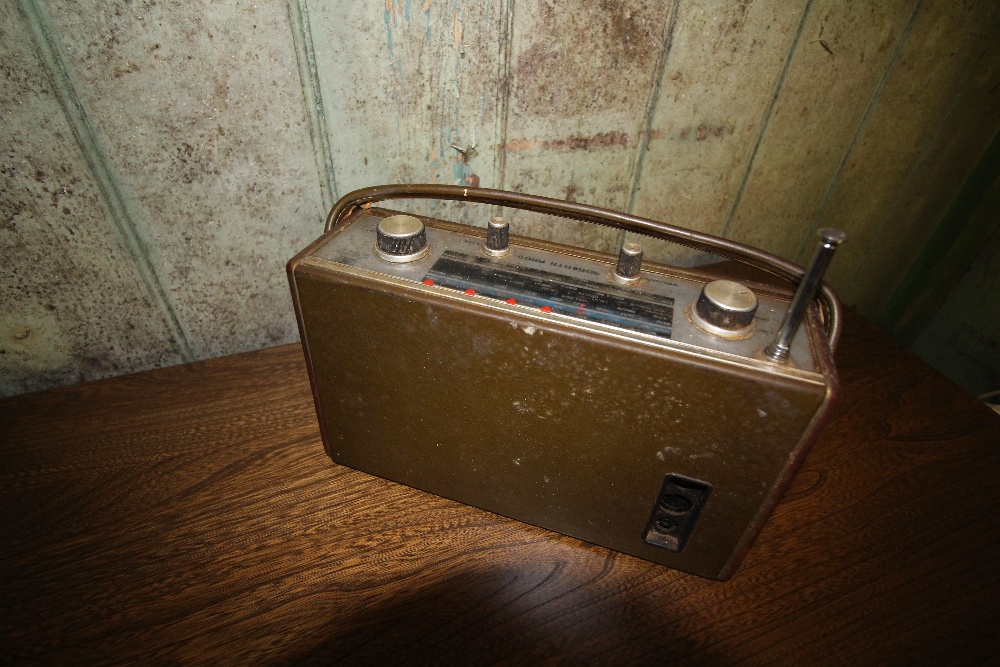 Murphy vintage portable TV, Murphy Bakelite radio and 4 other items - Image 2 of 5