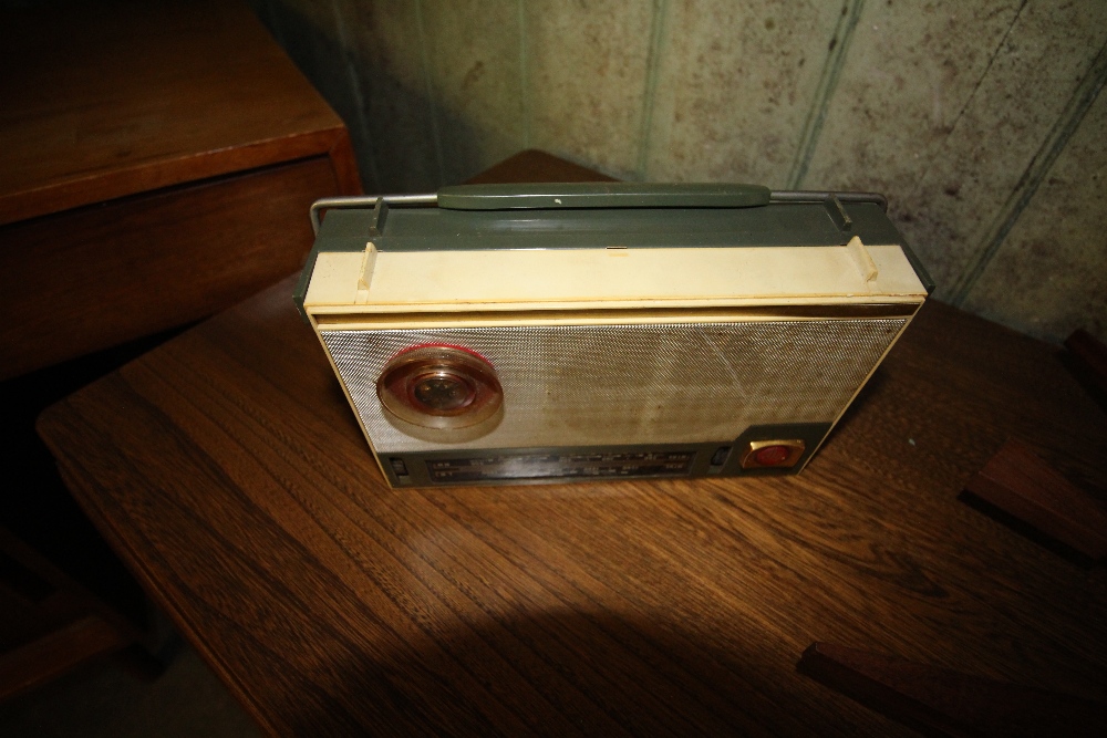 Murphy vintage portable TV, Murphy Bakelite radio and 4 other items - Image 3 of 5
