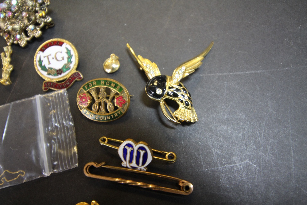 Misc yellow metal & costume jewellery - Image 3 of 5