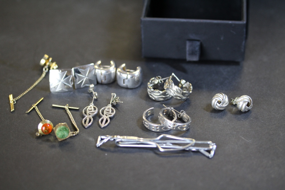 Box of mixed white metal jewellery