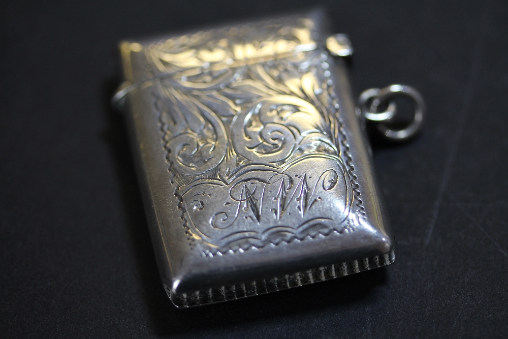 Foliate engraved silver vesta case - Image 2 of 2