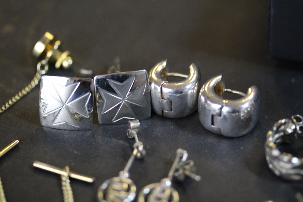 Box of mixed white metal jewellery - Image 2 of 2