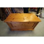 Pine bedding box