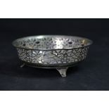 Silver pierced dish London 1935, maker 'IMn Wb', 80grams