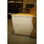 Small 3 drawer filing cabinet (no key)