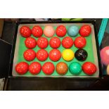 Super Crystalate snooker balls - wooden snooker ball triangle
