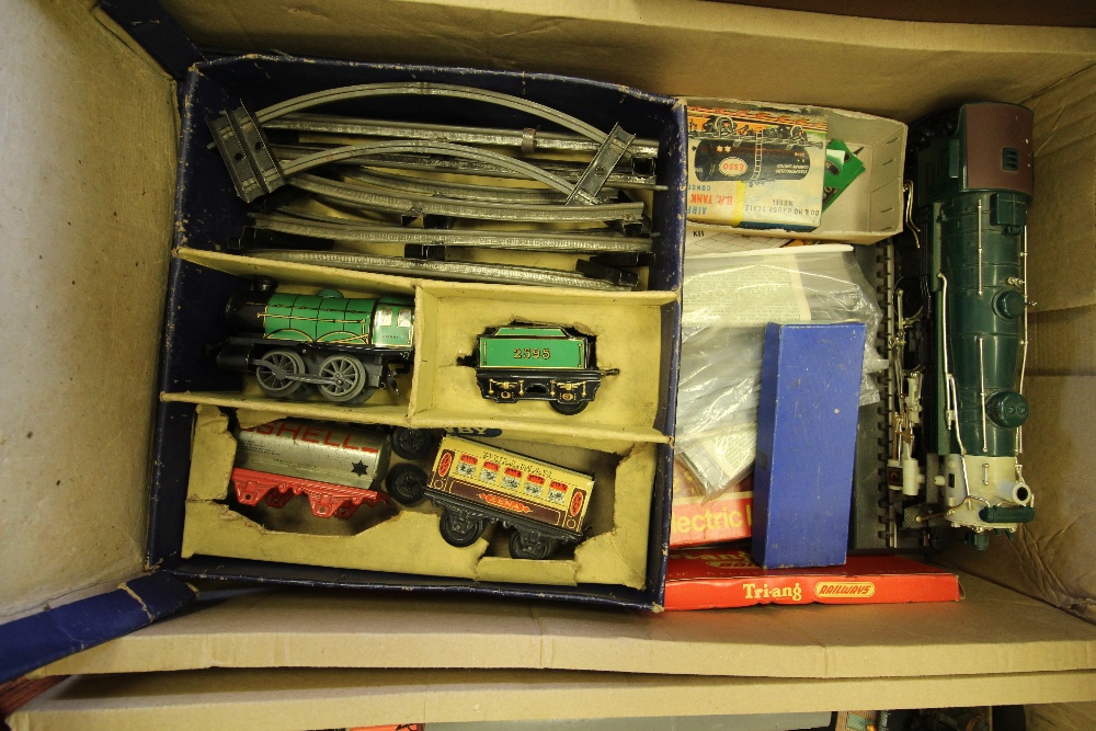 Box Toy Trains including Hornby 'O' Guage Set - Image 2 of 2