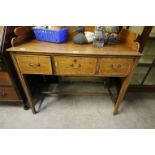 Mahogany inlaid three drawers washstand