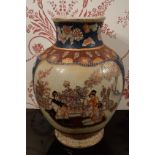 Decorative 20th Century Chinese porcelain vase of Satsuma style, decorated with ladies on a