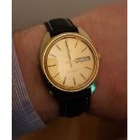 Vintage gents Bulova automatic wristwatch with day/date, gold coloured dial, 38mm gold coloured