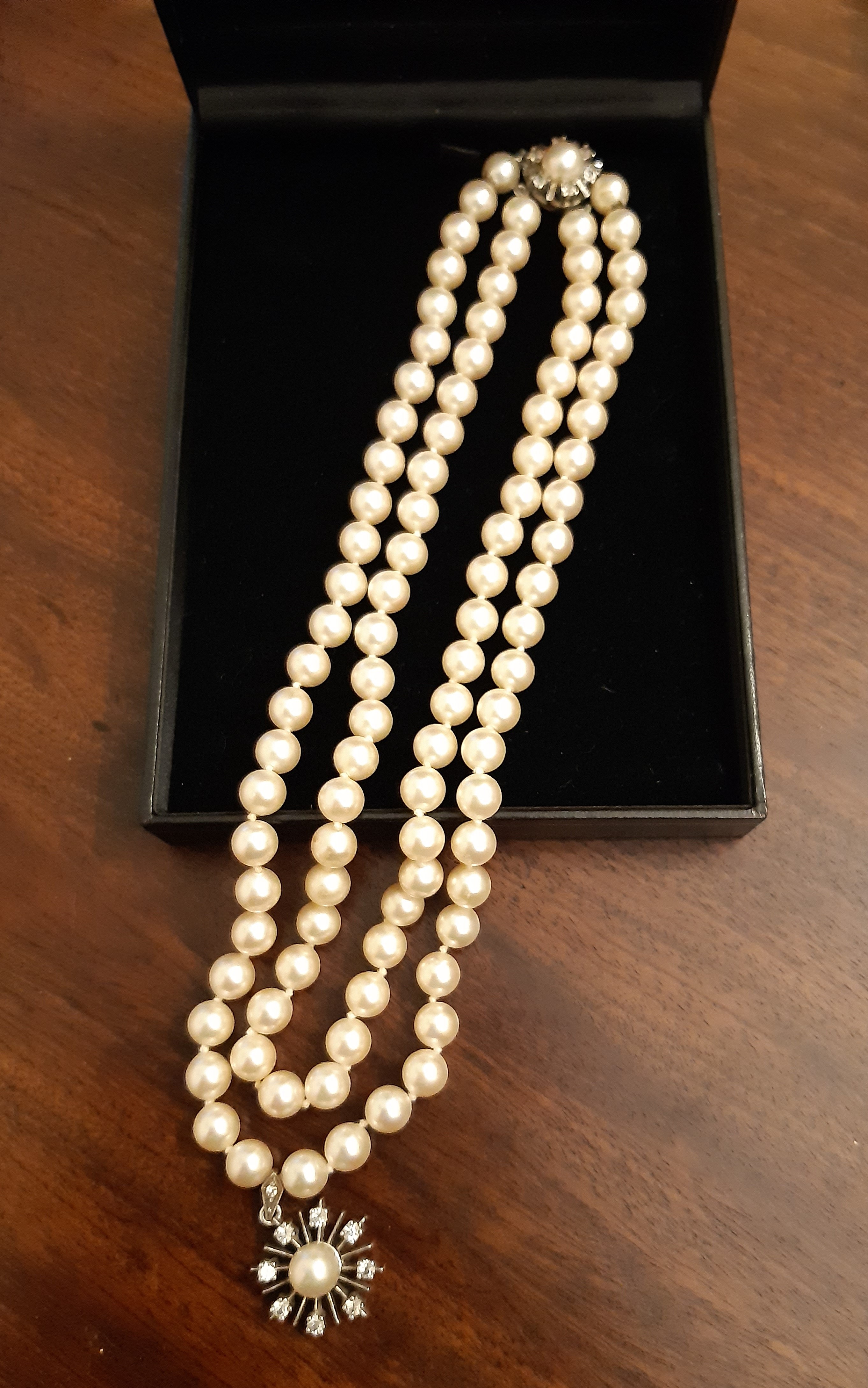 Isle of Bute twin strand simulated pearl necklace, with silver clasp and pendant, boxed - Image 2 of 3