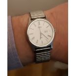 Gents Seiko quartz wristwatch with day/date, white dial, 35 mm stainless steel case, expanding