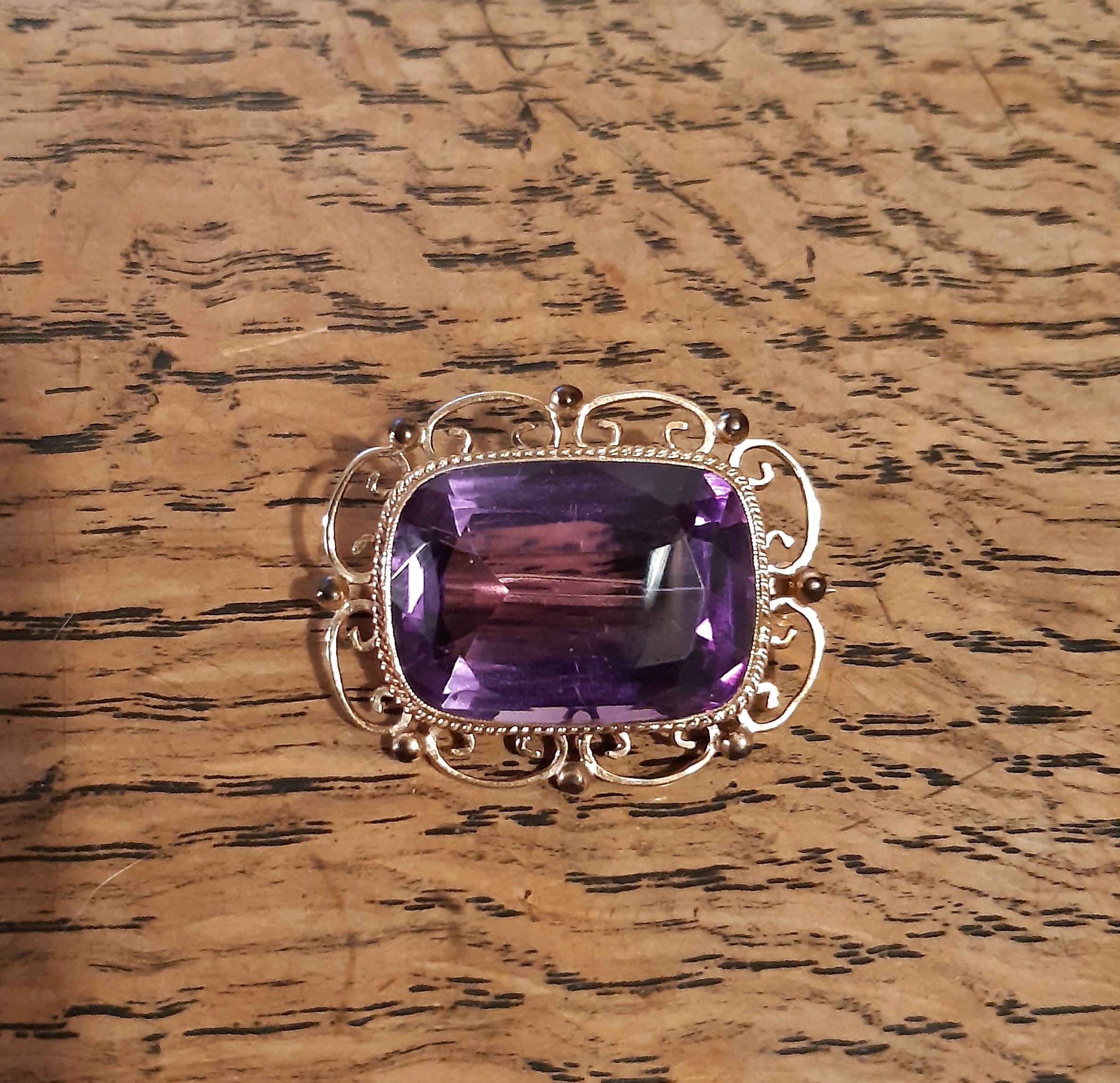 9ct gold mounted amethyst brooch of Victorian design, cushion cut stone 25mm x 10mm