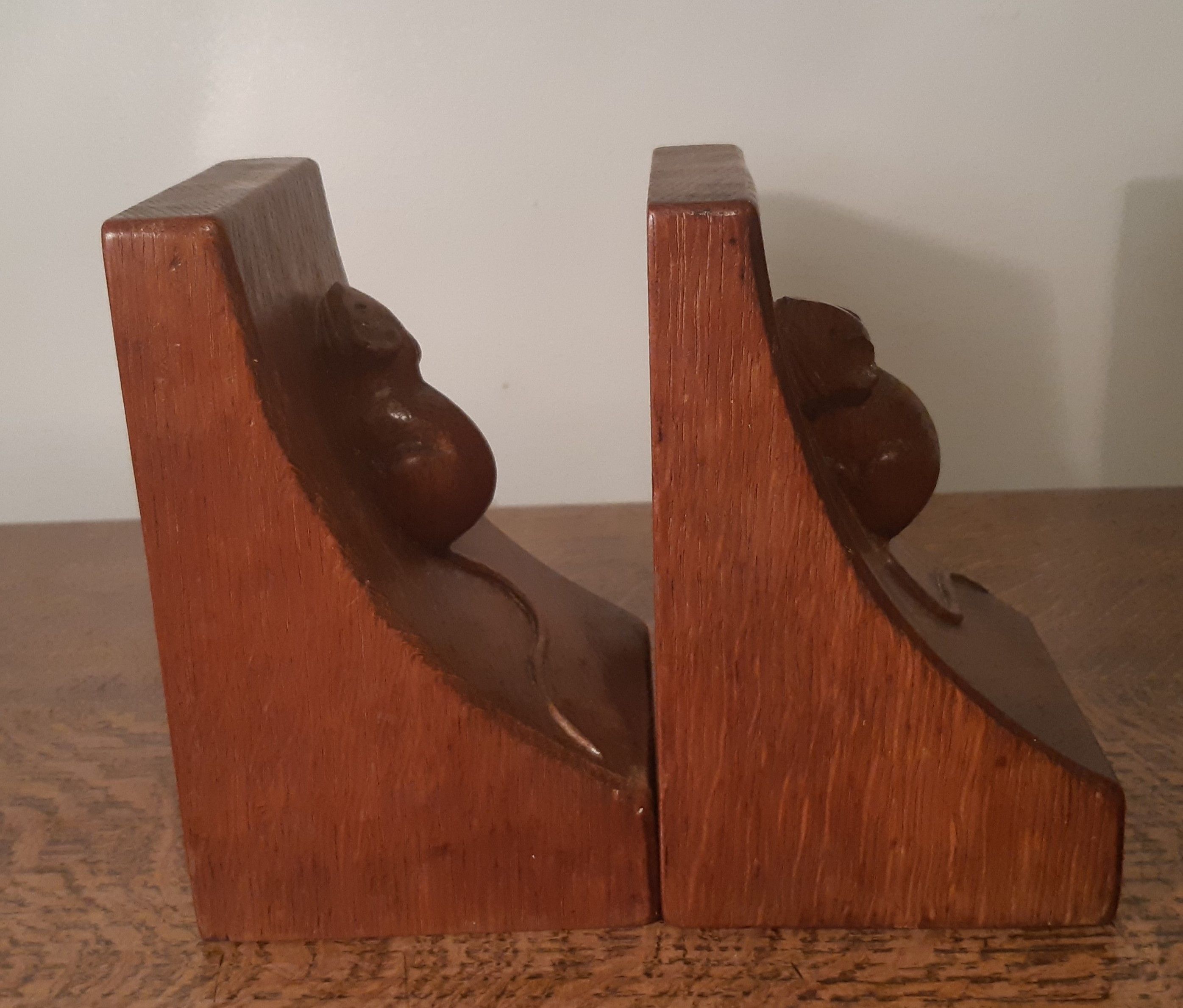 Pair of Robert 'Mouseman' Thompson of Kilburn bookends, each 9cm wide x 9.7cm deep x 15.7/8cm - Image 4 of 6