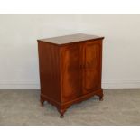 A flame mahogany television cabinet, made in the antique style 90cm x 74cm x 45.5cm