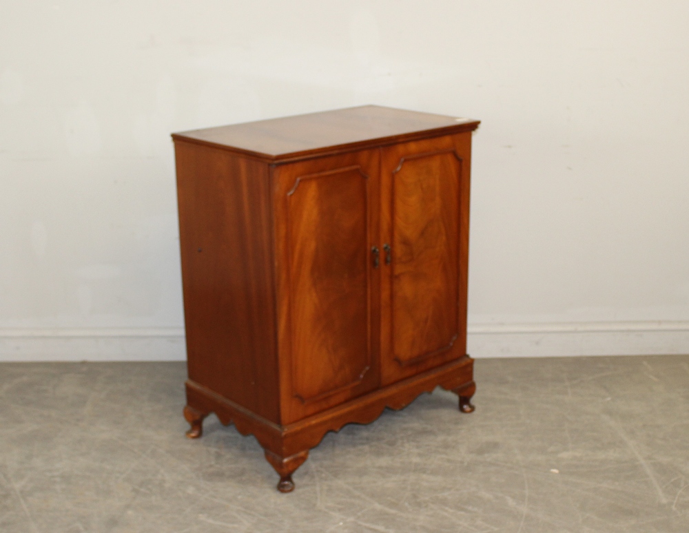 A flame mahogany television cabinet, made in the antique style 90cm x 74cm x 45.5cm - Image 2 of 2