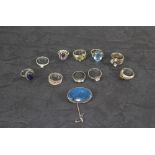 A white metal mounted blue stone cabochon brooch and ten silver/white metal dress rings 47grams