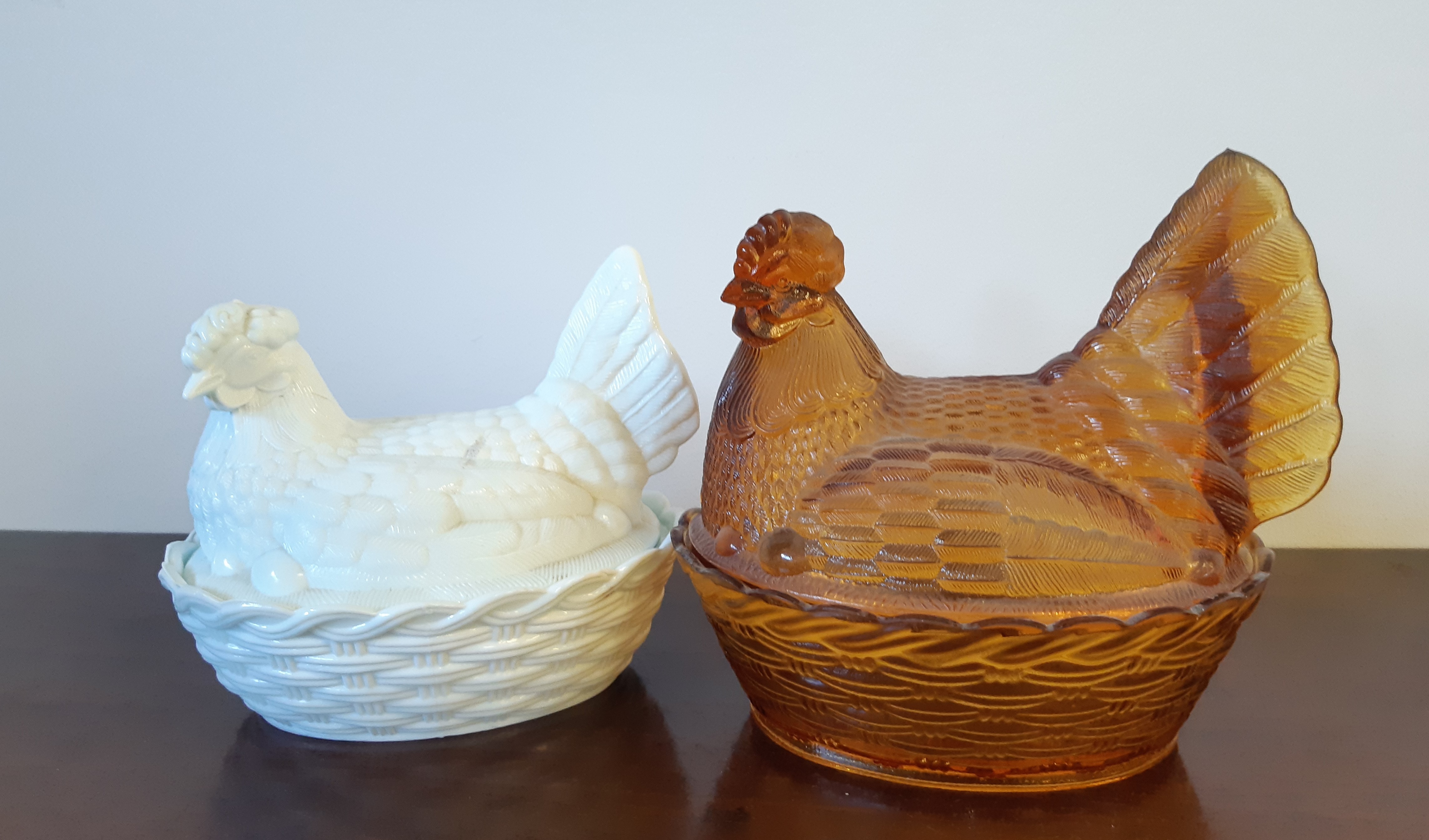 Crown Devon cream glazed pottery Hen on Nest egg coddler and six pressed glass examples - Image 4 of 4