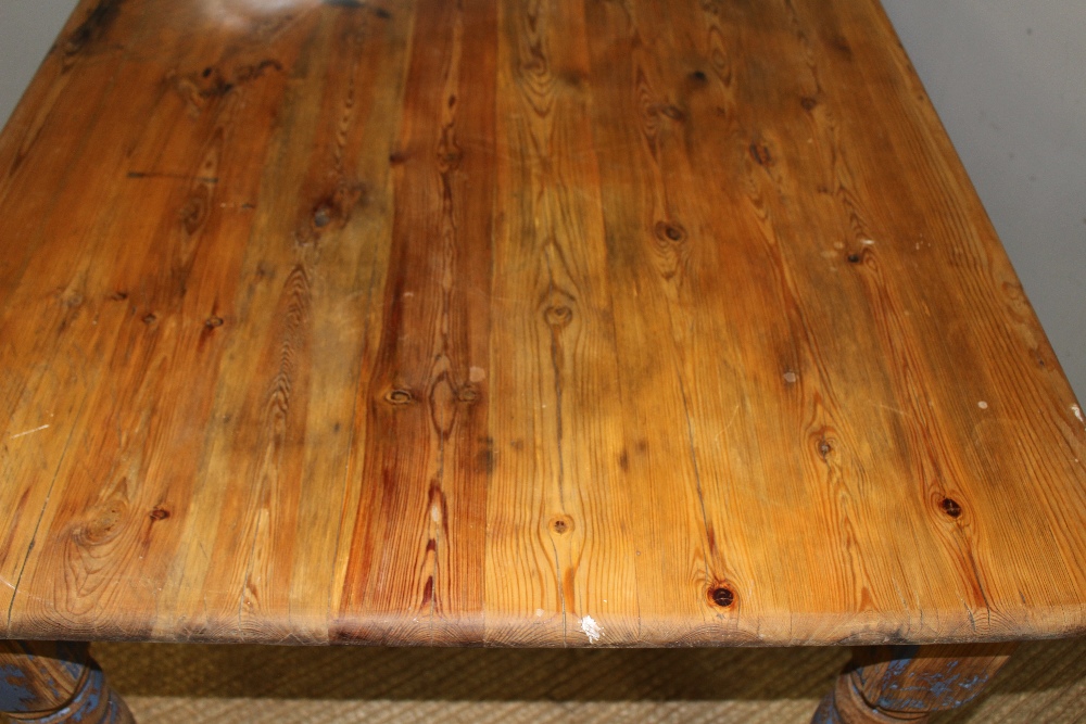 A modern pine farmhouse kitchen table, the rounded rectangular top raised on a blue painted base - Image 5 of 6